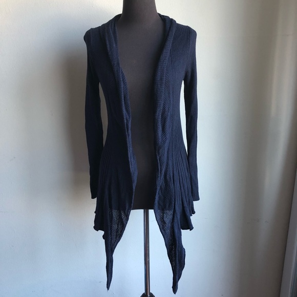 Max Studio Sweaters - Max Studio sz S knit ribbed cute shrug